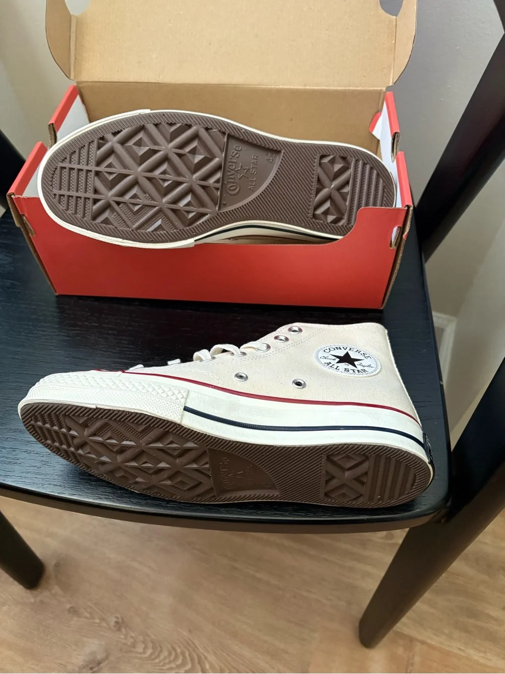 NEW Converse Chuck 70s High Top Sneakers  Beige Women’s 6.5 - Picture 3 of 5